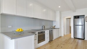 Réfrigérateur, micro-ondes, lave-vaisselle, grille-pain