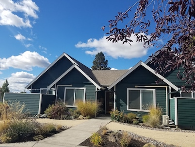 LOCATION! WALK TO DOWNTOWN AND OLD MILL - ONE BEDROOM ONE BLOCK FROM THE RIVER