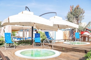 Playa privada en los alrededores, sillas reclinables de playa
