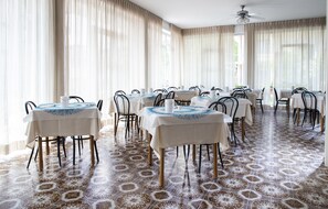 Desayuno buffet todos los días (con cargo)