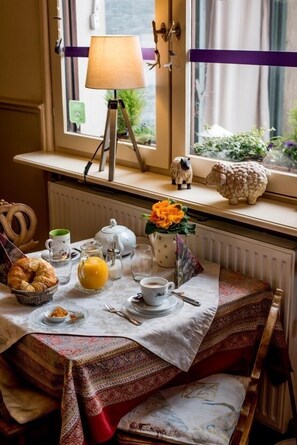 Frukostbuffé varje dag (EUR 10.50 per person)