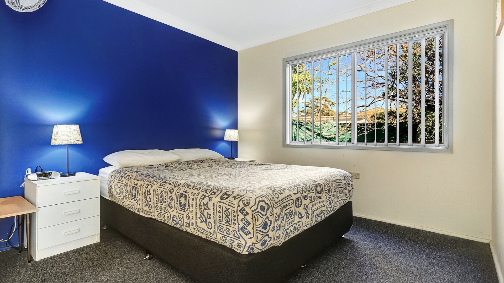 4 bedrooms, iron/ironing board, bed sheets