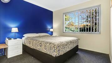4 bedrooms, iron/ironing board, bed sheets