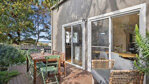 Outdoor dining - Point Roadknight Paradise - Villa 6 (Anglesea)