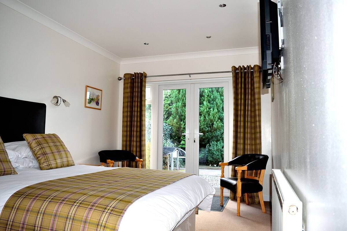 Bügeleisen/Bügelbrett, kostenloses WLAN, Bettwäsche