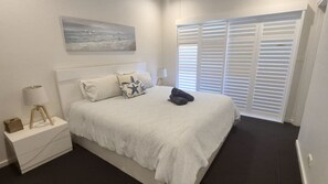 3 bedrooms, iron/ironing board, Internet, bed sheets