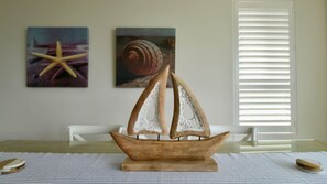Interior detail - Avalon Apartment - Heart of Huskisson (Free WIFI, Linen, A/C, Netflix & Garage) (Huskisson)
