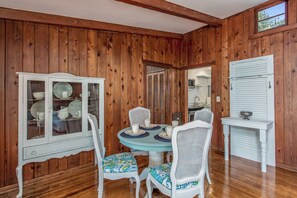 Dining - Charming 2BR WATERFRONT home in Indian Rocks Beach, perfect for a coastal getaway! (Indian Rocks Beach)