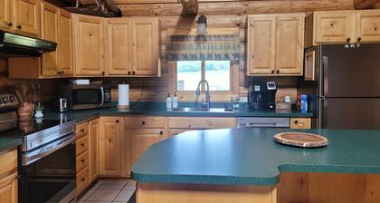 Great Log Home with Plenty of Room to Relax, Sleeps 13, Close to Dells.