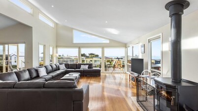 Seaview on Seaview - Exceptional & Spacious With Sensational Views