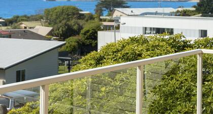 Seaview on Seaview - Exceptional & Spacious With Sensational Views