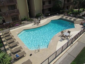 Een verwarmd zwembad