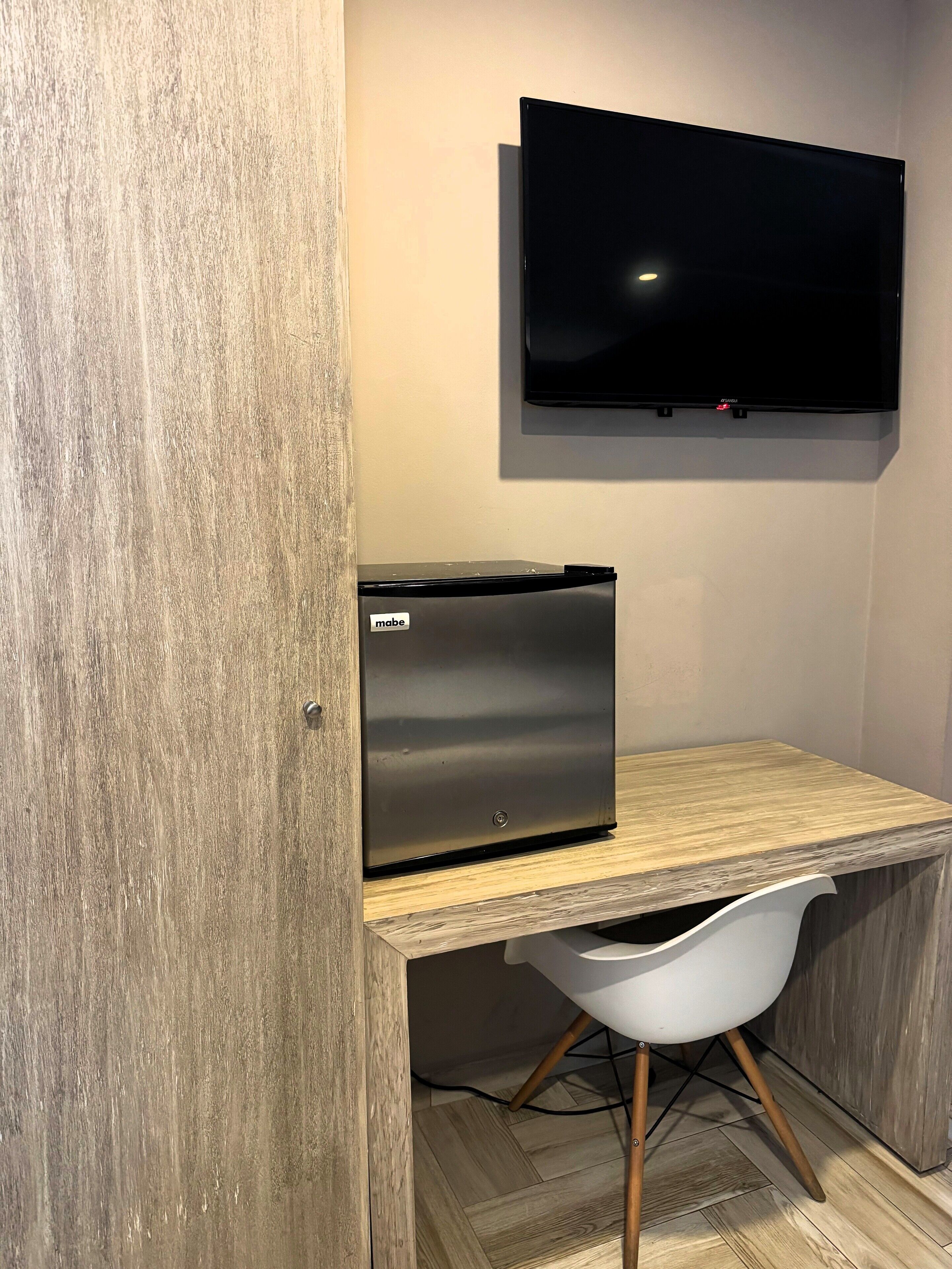 deluxe double room | minibar, in-room safe, desk, laptop workspace