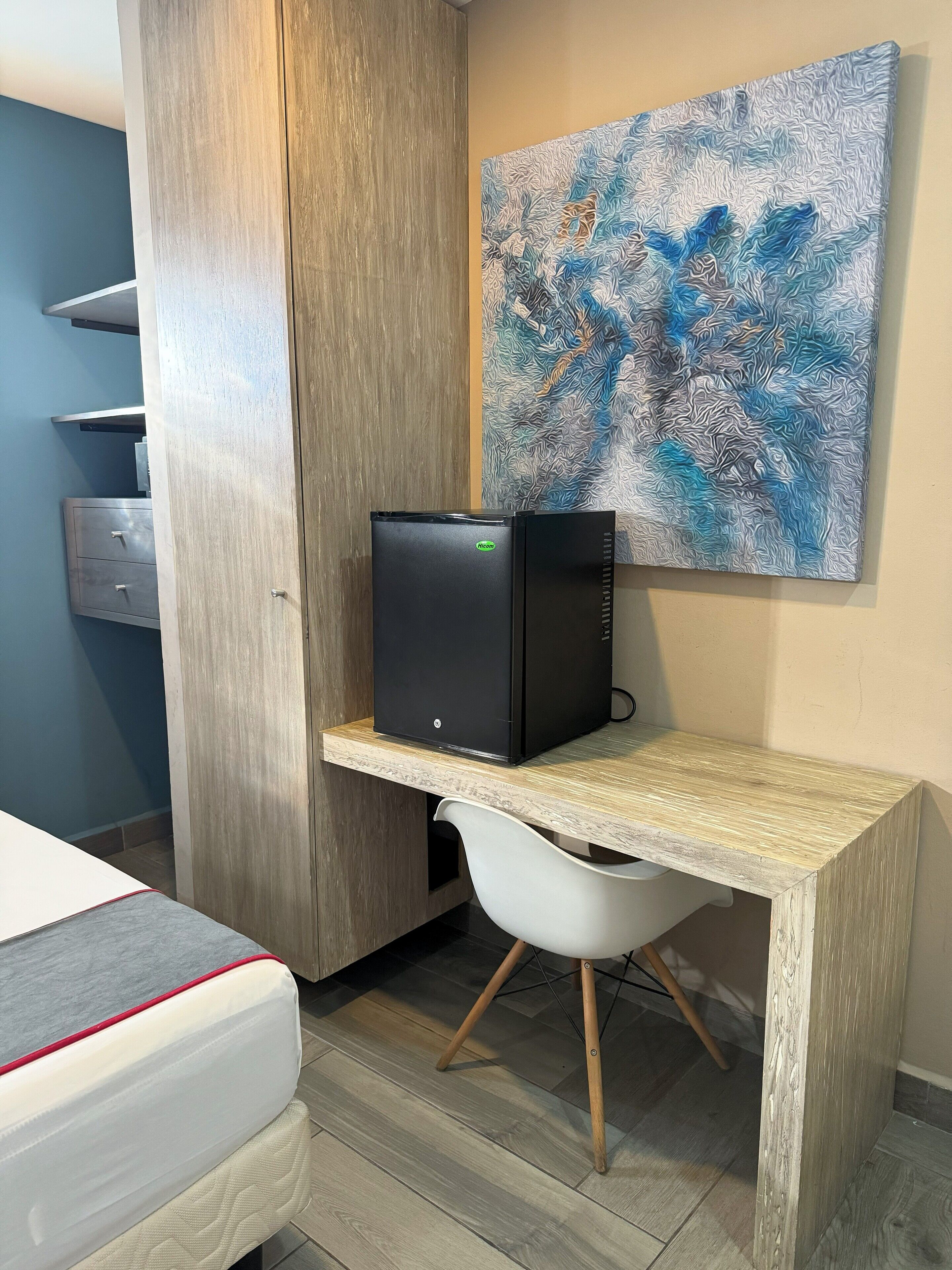 standard twin room | minibar, in-room safe, desk, laptop workspace