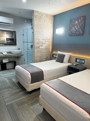 Standard Twin Room | Minibar, in-room safe, desk, laptop workspace - Illusion Xpress (Attraction Hotel Deluxe) (Playa del Carmen)