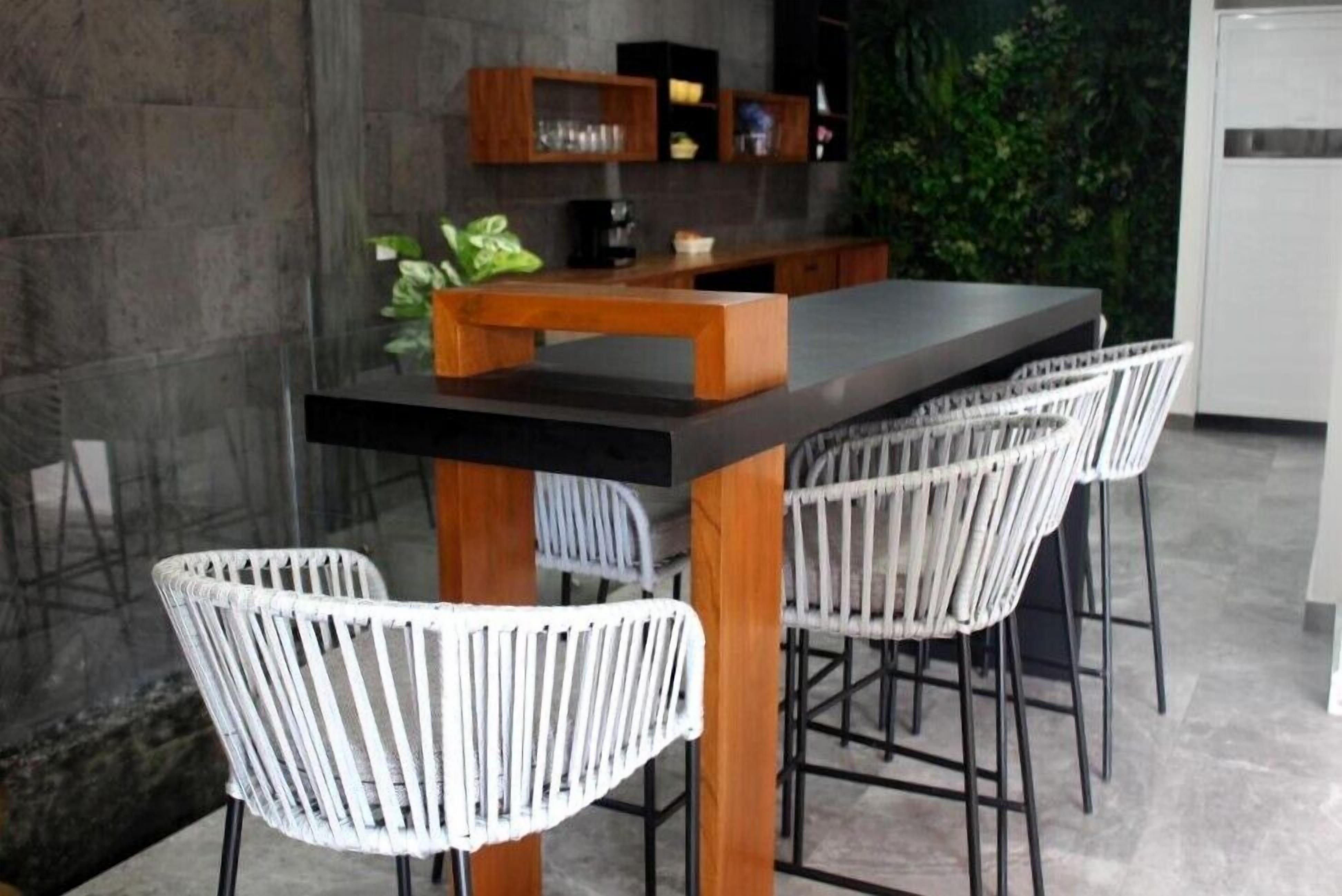 32-inch tv with satellite channels