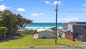 A coastal residential area with houses, a view of the ocean, and a clear sky. - Casino Views (Apollo Bay)