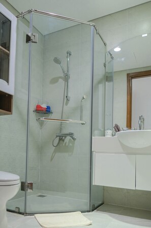 Secador de pelo, toallas