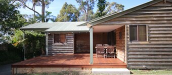 Burrill's Cedar Cottage - Walking Distance to Water