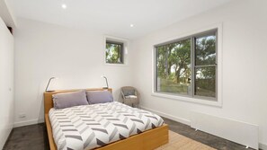 3 bedrooms, iron/ironing board, Internet, bed sheets