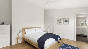 3 habitaciones, tabla de planchar con plancha, internet y ropa de cama
