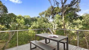 Outdoor dining - Bungoona - Modern & Stylish (Skenes Creek, Apollo Bay)