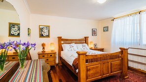 2 bedrooms, desk, iron/ironing board, travel cot