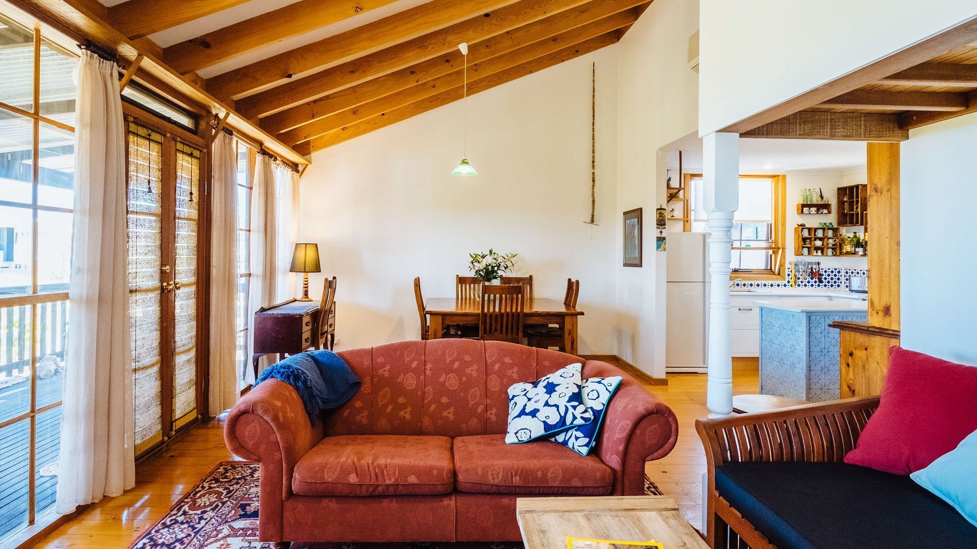 The blue beach house — image 8