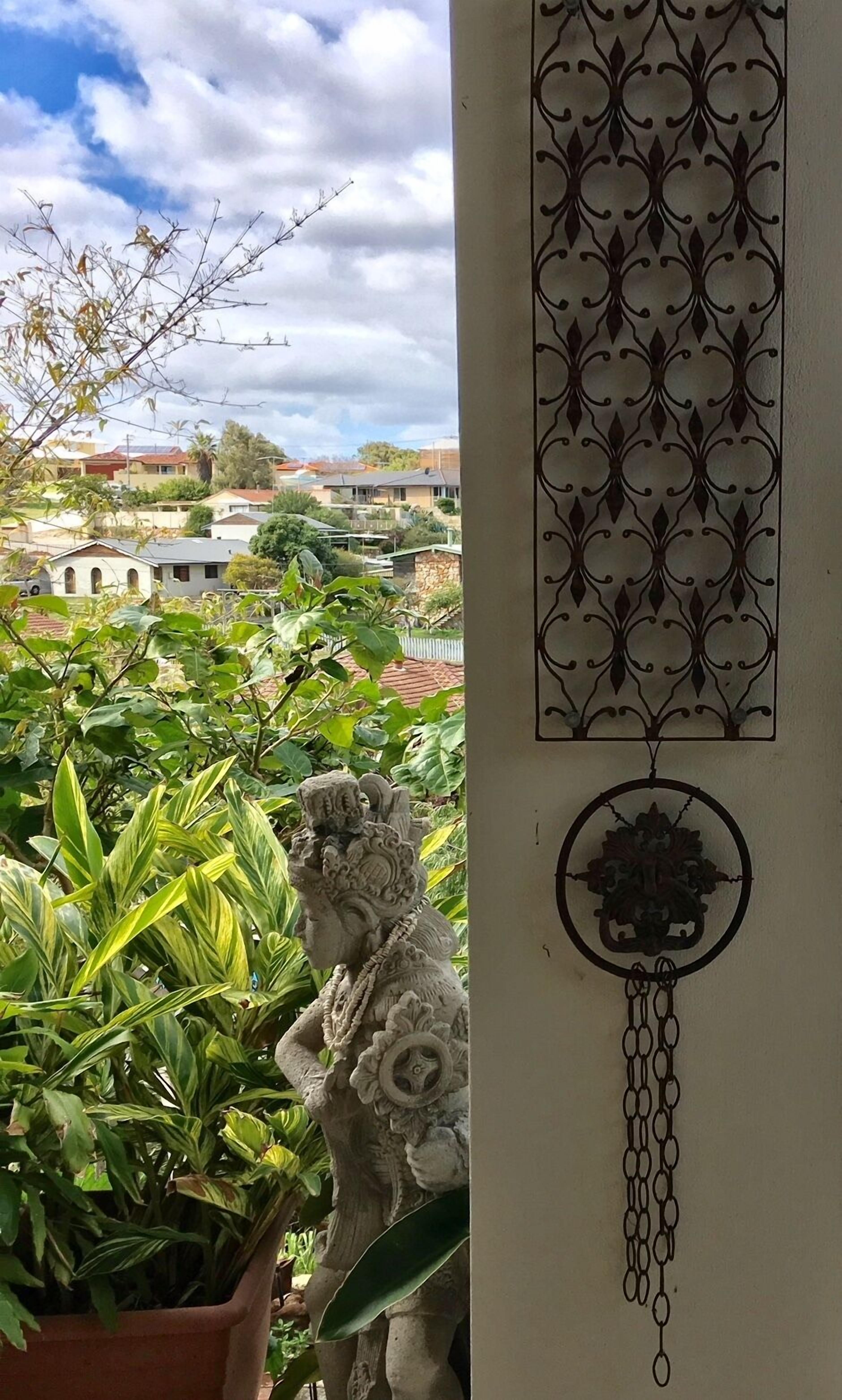 The blue beach house — image 6