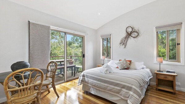 3 bedrooms, bed sheets