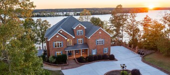 Lake Gaston Executive Mansion Luxury pour 40 personnes