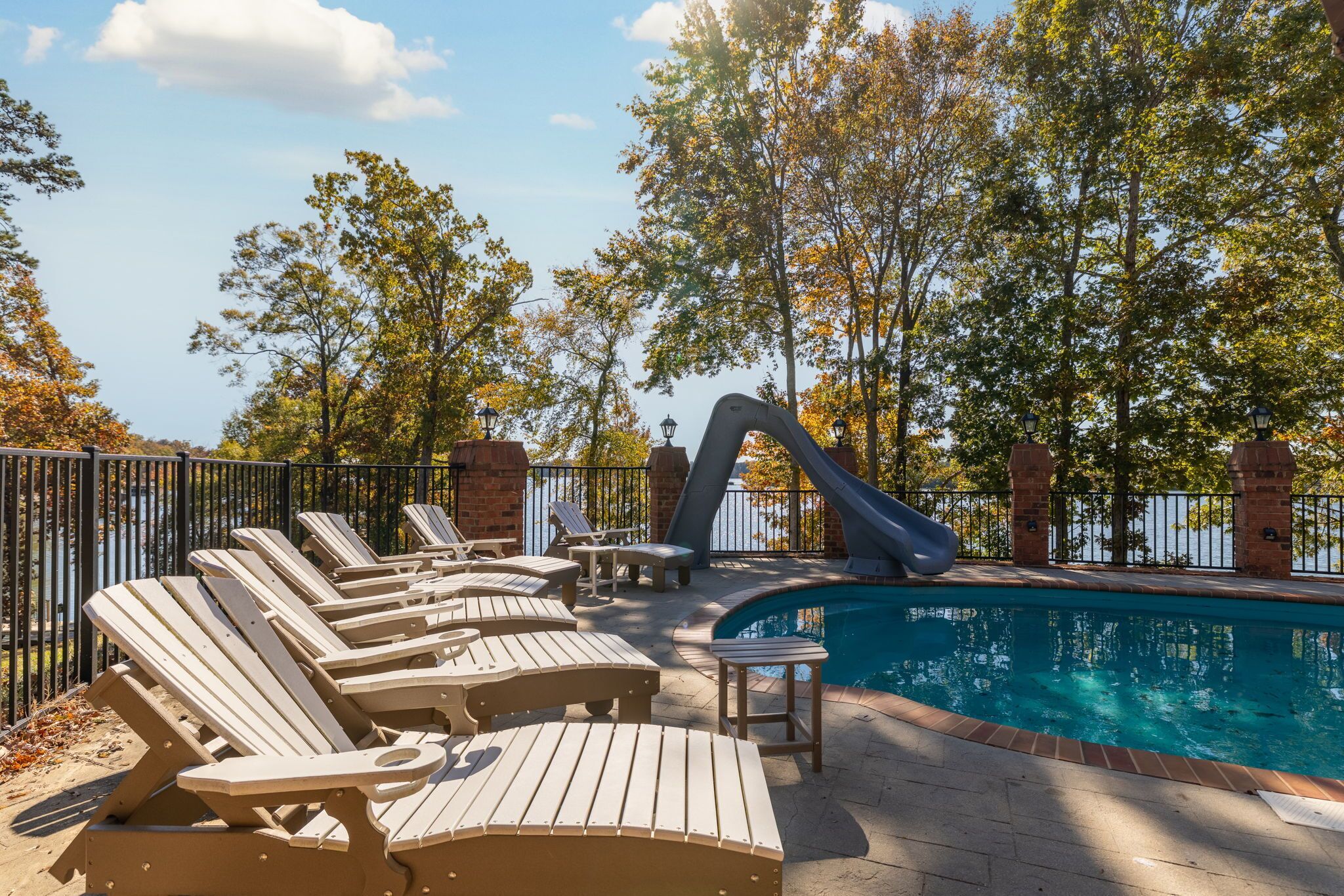 室外游泳池，恒温泳池