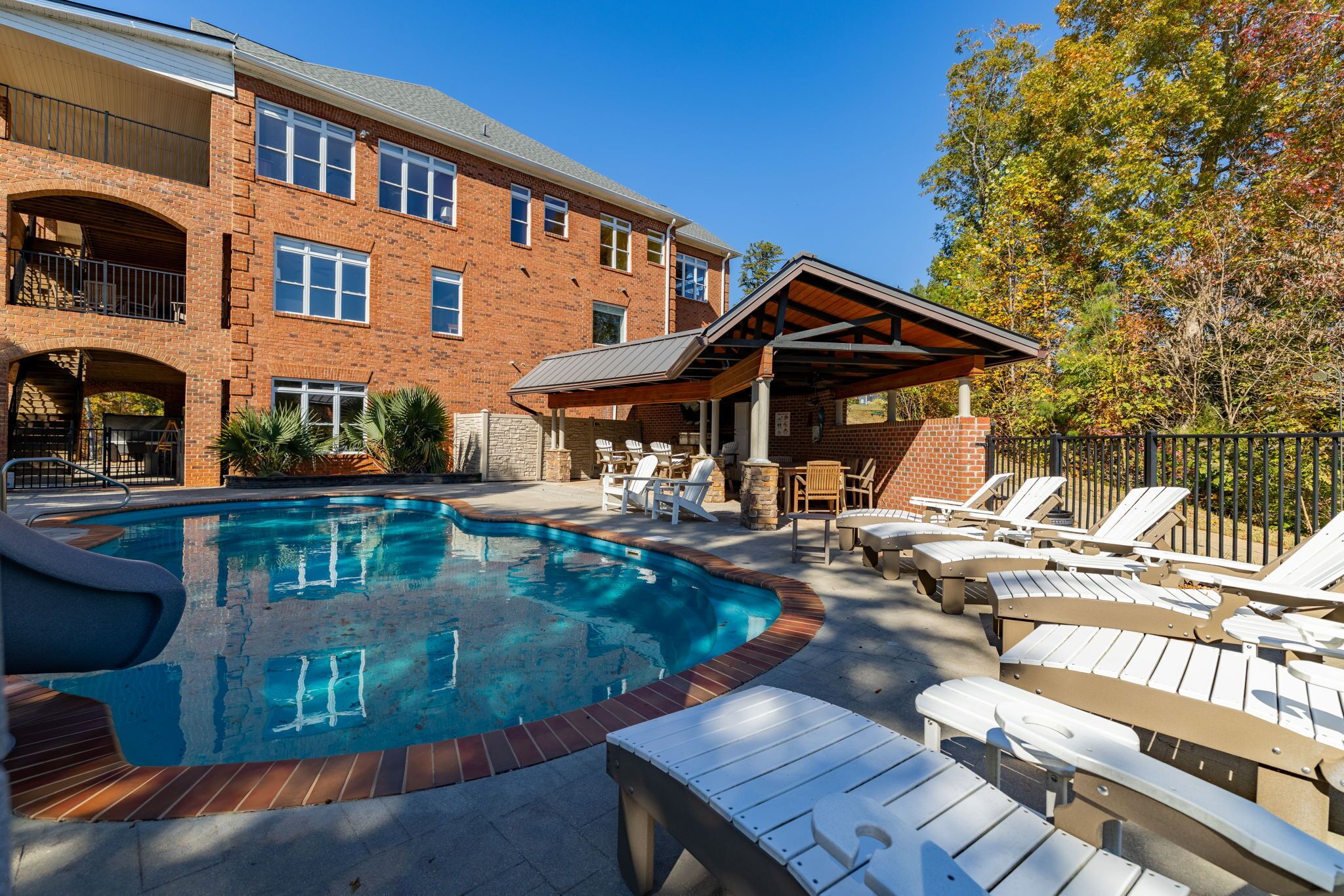 حمّام سباحة خارجي، حمّام سباحة مُدفَّأ