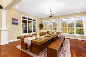 Dining - Executive Mansion at Lake Gaston sleeps 40 and has HEATED POOL. (Bracey)
