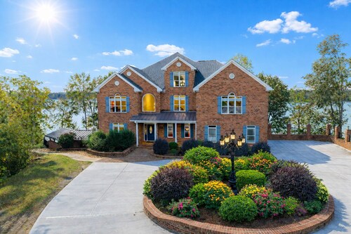 Executive Mansion at Lake Gaston sleeps 40 and has HEATED POOL.