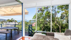 Interior - Valetta - Beach Side Classic For You and Your Pet (Lorne)