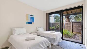 2 habitaciones, escritorio, tabla de planchar con plancha y wifi