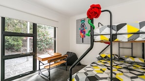 3 bedrooms, bed sheets