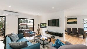 TV, video games, DVD player, books - Allawah - Stylish & Homely. (Lorne)