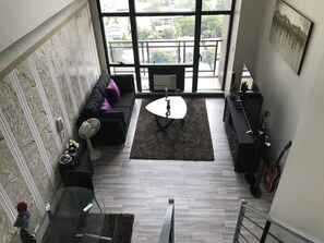 Smart TV, video library, stereo - ❤️2 Floor Penthouse | 5 Balconies | Huge Round Bed (Makati)