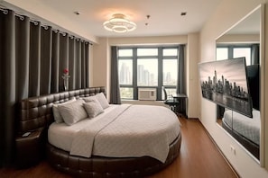 2 Schlafzimmer, Zimmersafe, Schreibtisch, Bügeleisen/Bügelbrett