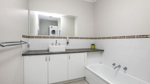 Shower, free toiletries