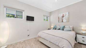 2 bedrooms, iron/ironing board, Internet