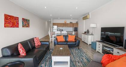 The Foreshore Apartment - Free WIFI, Ocean Views & Walk to the Beach