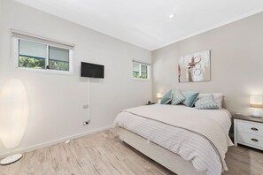 2 bedrooms, iron/ironing board, internet - The Foreshore Apartment (Apollo Bay)
