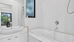 Duschwanne, Whirlpool, Haartrockner