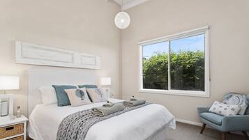 3 slaapkamers, een strijkplank/strijkijzer, gratis wifi, beddengoed