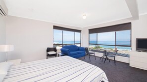 4 bedrooms, iron/ironing board, bed sheets