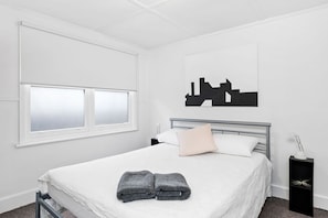 2 slaapkamers, een strijkplank/strijkijzer, wifi