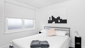 2 sovrum, strykjärn/strykbräda och internet